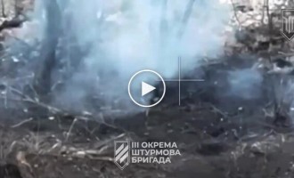 Раненый российский военный стреляет себе в голову из автомата на Авдеевском направлении