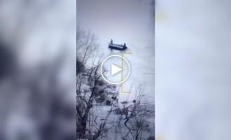 Лодка с двумя оккупантами взрывается при попытке установить речные мины