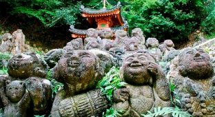 Отаги Ненбуцу-дзи: древний храм в Киото с тысячей каменных скульптур (17 фото)