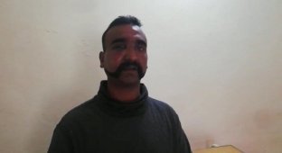 Пакистан отдал Индии пленного пилота (4 фото)