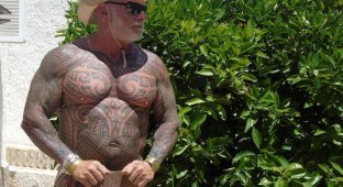 60-летний бодибилдер за год покрыл все свое тело татуировками (15 фото)