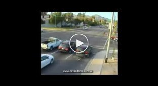 Жесткая авария на перекрестке
