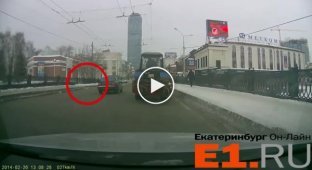 В Екатеринбурге Volvo сбило пешеходов