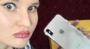 Наталья из Мурманска безумно рада покупке нового iPhone (9 фото)