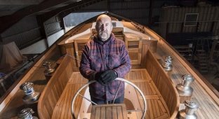 Он продал всё, чтобы построить яхту своей мечты (10 фото)