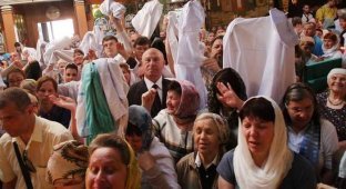 Медработники Симферополя освятили свои халаты (9 фото)