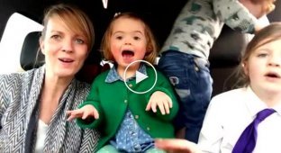 Мама сняла доброе видео с дочкой с синдромом Дауна