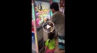 Как правильноо играть на детских автоматах, лучше знают дети