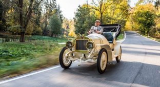 Компания Skoda восстановила 110-летний спортивный автомобиль (30 фото)