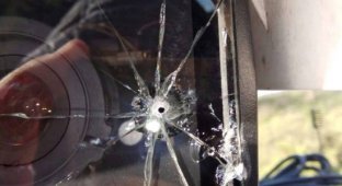Злоумышленники массово уничтожают камеры видеофиксации в Севастополе (4 фото)