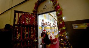 Заключенные бразильской женской тюрьмы Nelson Hungria готовятся к Рождеству (13 фото)
