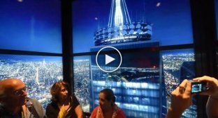 Как сделать шоу из обычного спуска на лифте в небоскребе