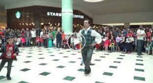 23-го апреля в торговом центре Стамбула выступили с неожиданным танцевальным флешмобом