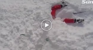 Уилл Филд выкопал из снега лыжницу в Альпах