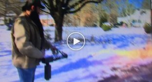 Американец огнеметом расчистил дорожки от снега