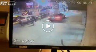 Полицейский расстрелял троих при попытке угона его личной машины