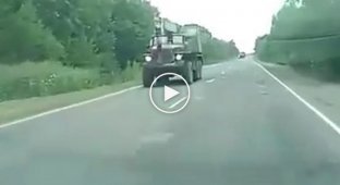 Военный автокран перевернулся в Хабаровском крае