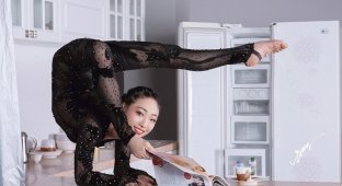 Чудеса гибкости на кухне и в офисе демонстрирует китайская королева пластики (23 фото + 1 видео)