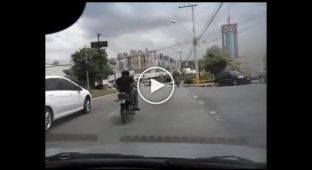 Мотоциклист сам себя наказал