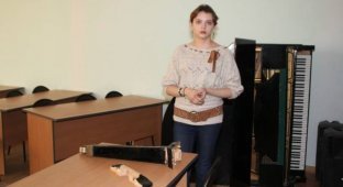 В Якутске рабочие по ошибке выбросили рояль за полмиллиона рублей (3 фото)