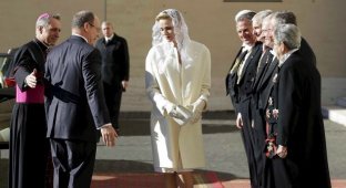 Во всём мире только 7 женщинам разрешено носить белое при Папе Римском (3 фото)