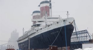 Старый океанский лайнер Юнайтед Стейтс (4 фото)