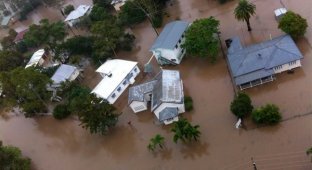 Побег от 'библейского наводнения' в Австралии (42 фото)