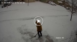 Мальчик пожалел, что вызвался помочь родителям с уборкой снега