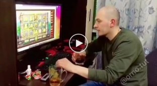 Именно так выглядят люди, играющие в онлайн-казино (мат)