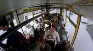 Девушка спела Гимн Украины в общественном транспорте