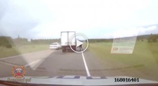 Погоня в Красноярском крае пьяный водитель пытался уехать от полицейских на «ГАЗели» и устроил ДТП