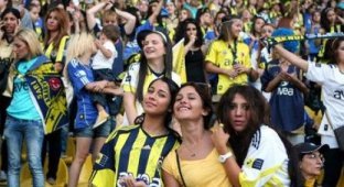 Странный футбольный матч в Турции (15 фото + 4 видео)