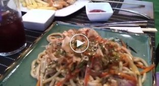 Живое блюдо в азиатском ресторане