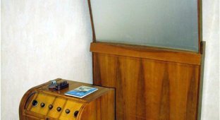 Проекционный телевизор "Москва". Московский телевизионный завод. 1957 год (2 фото)