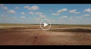 Видео о заброшенном ангаре в казахстанской степи