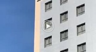 Утром в Испании человек спрыгнул с отеля