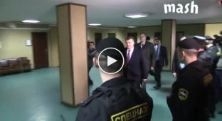 В России экс-министр Анатолий Сердюков, став управдомом, повысил в два раза коммуналку