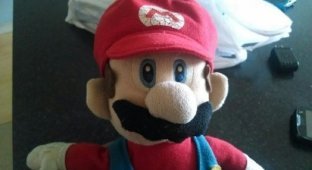 Что скрывается под шапкой у Марио (3 фото)