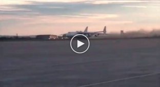 Ан-225 поднимает пыль в Канаде