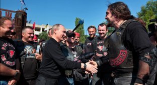 Визит Путина в лагерь байкеров под Севастополем (18 фото)