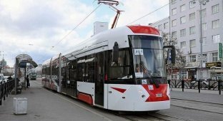 В Екатеринбурге приступили к испытанию опытного образца низкопольного трамвая УВЗ на 320 мест (9 фото + 1 видео)