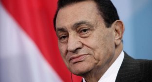 Жизнь Хосни Мубарака в фотографиях (18 фото)