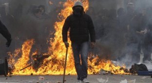 Уличные беспорядки в Греции (6 фото)