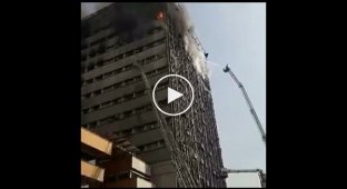 Обрушение здания после пожара в Тегеране