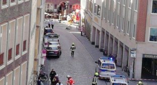 В Германии грузовик протаранил толпу, есть погибшие (4 фото)