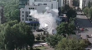 В сеть попало увеличенное видео момента взрыва машины, в которой находился подполковник ГУР