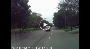 В Усть-Каменогорске мотоцикл перевернулся в воздухе  