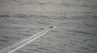 Самолёты над облаками (6 фото)