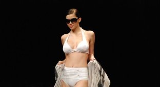 Известная модель нижнего белья (12 фото) (эротика)