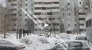 В Казани женщина упала с 6 этажа, отряхнулась и пошла домой